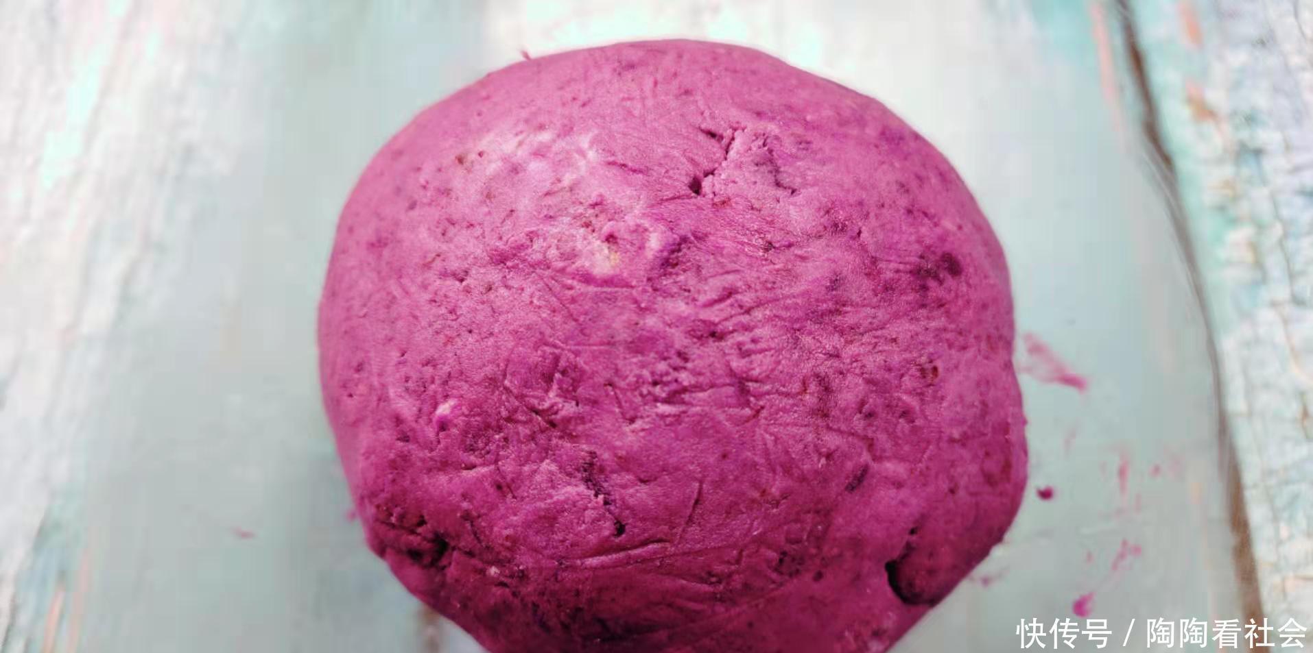糯米粉|紫薯别再蒸着吃啦,加点糯米粉搅一搅,我家这样做总是吃不够