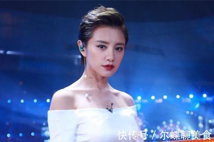 越跳越美丽|美女主持穿衣失误，少穿一件衣服，同台张国立硬是60分钟没转头！