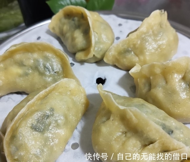 玉米面野菜鸡蛋蒸饺，吹弹可破，吃起来筋道美味