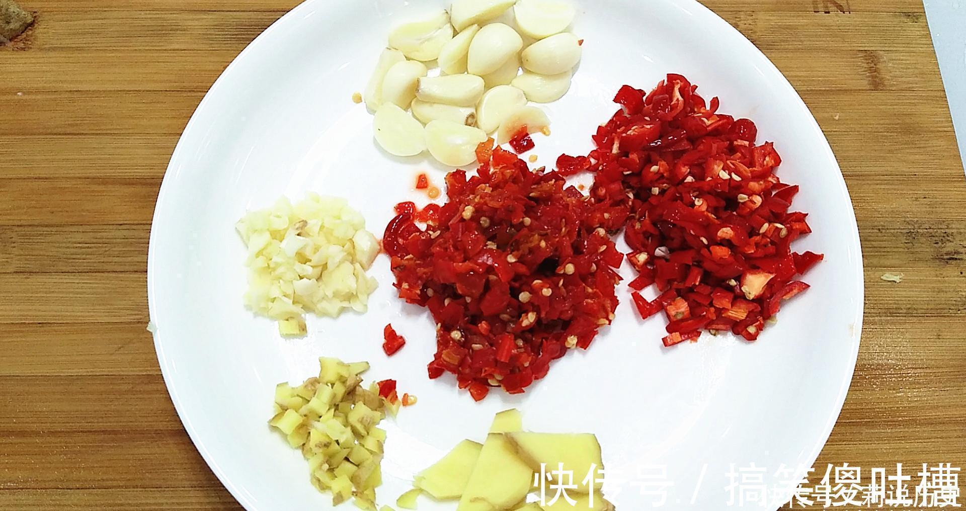 肉质|草鱼和豆腐价廉味美,放在一起炖肉质细嫩,汤浓味美,没有泥腥味