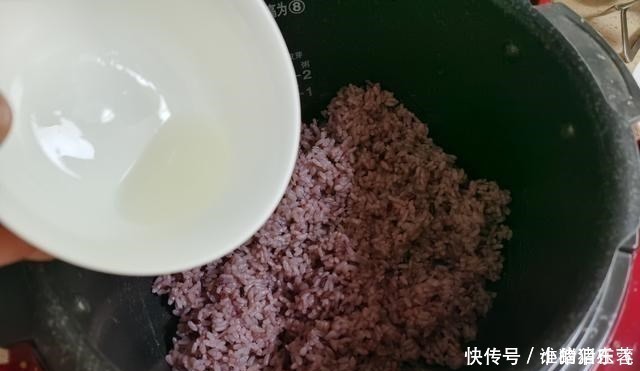 儿子点名要吃这早餐，简单到不可思议，拌一拌就能吃，我特乐意做