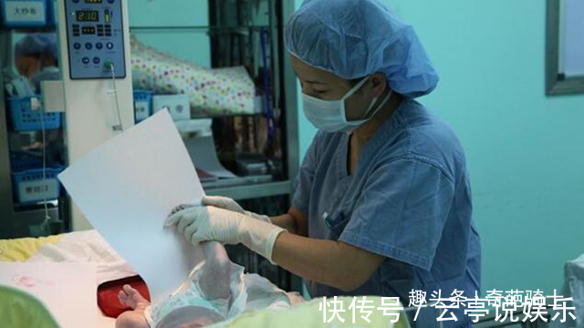 孩子|女子生下孩子,不料孩子竟是双性人,得知原因,女子怒扇婆婆