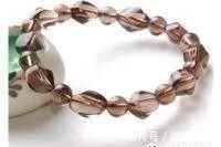 铁叶 挫折就像珍珠里的沙砾,与其对挫折念念不忘,不如着眼于珍珠本身