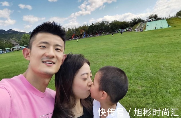 王适娴|湛龙晒一家三口合照,娇妻基因强大,儿子像世界冠军妈妈颜值出众