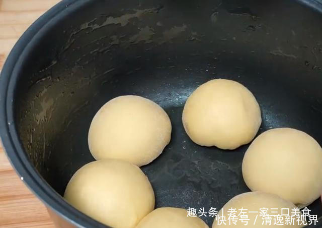 拉丝|面粉别蒸馒头了,教你面包懒人做法,不烤不蒸,松软香甜又拉丝