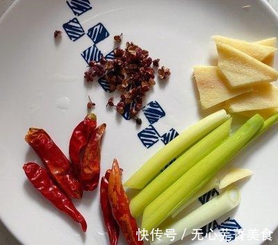 面条|排骨豆角焖面这么做最好吃，一般人我不告诉他！