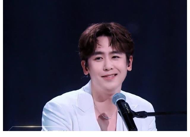 《追光吧》开播槽点多,推迟上线恐与金星有关,姜潮疑似谎报年纪