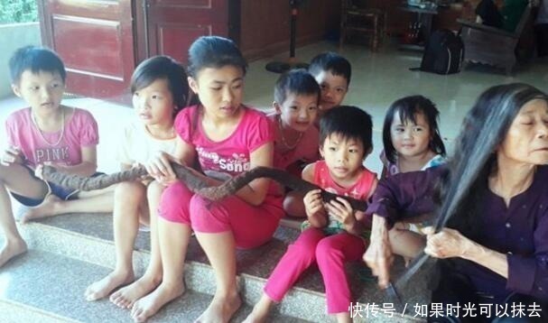 老奶奶|84岁农村老奶奶,25年不剪头发,头发变成了一根“蛇”
