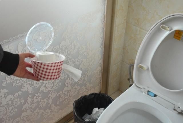 圆形打包盒你还舍得扔掉吗?放在卫生间太有创意了,省钱又实用