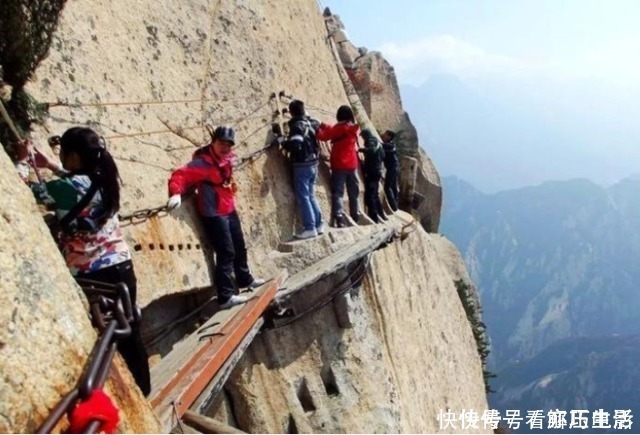 栈道|自古华山一条路，华山的长空栈道当年是谁修建的？他怎么做到的？