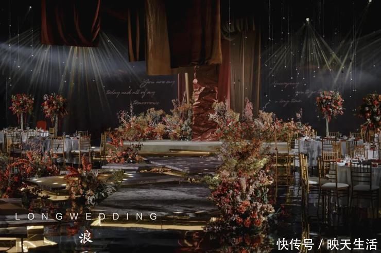 婚礼|用丝绒材质营造出立体感和空间感的梦境婚礼，有让你沉迷其中吗？
