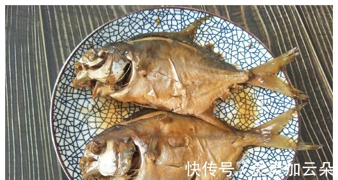 生姜汁|煎鱼时，容易粘锅掉皮，教你详细做法，鱼皮不掉还入味！