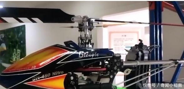 大叔造飞行摩托火到国外，媳妇卖房支持，普通人都能飞的摩托