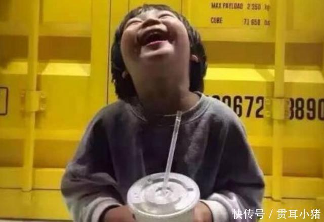 护娃|“小孩子喝你一口饮料怎么了”,奶奶无理护娃,女孩:我有肺结核