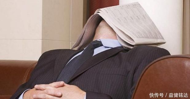 身體若出現(xiàn)以下3個表現(xiàn),說明體內(nèi)濕氣很重,該祛濕排毒了!