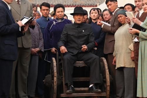 俗语“穷人脚上无毛,富人头顶放光”,啥意思?看看你是哪一种人