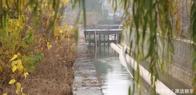 临朐嵩山水库大坝下的景色，有上世纪修建的水渠！