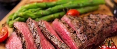 服务员|吃牛排时,服务员递给你“一张纸巾”,不是让你擦嘴的,别闹笑话