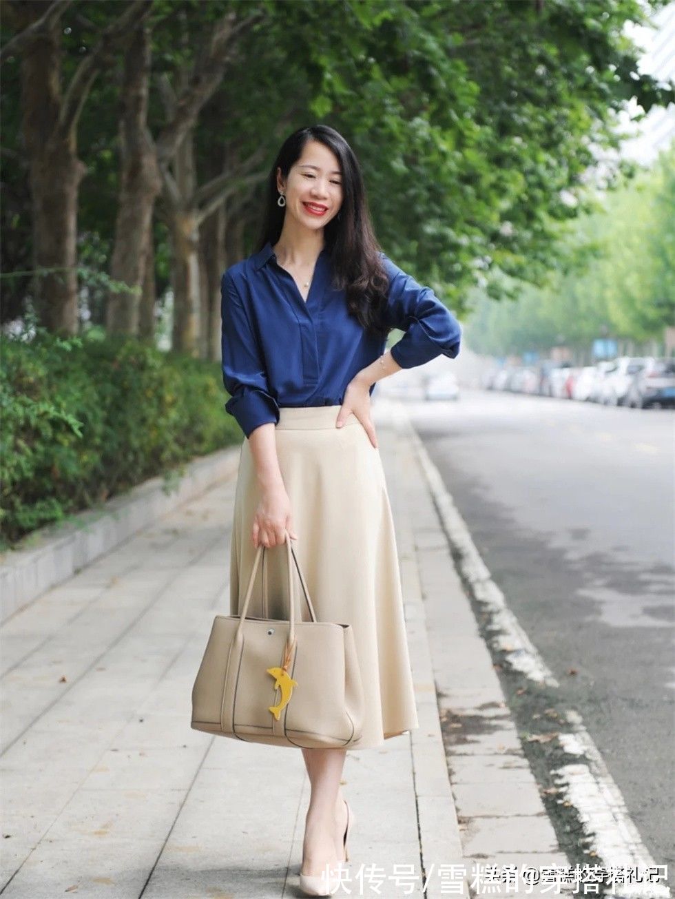 搭配 “长裙+短靴”=早秋最美穿搭！遮肉显高还时髦，日常通勤都适合