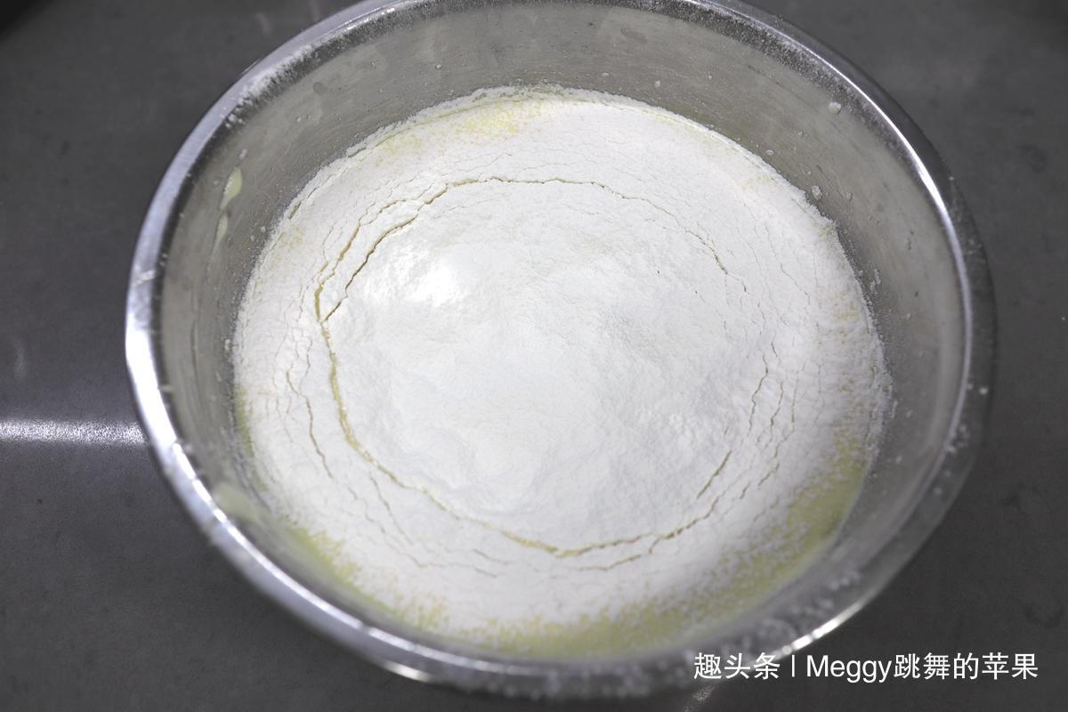 3个鸡蛋做出9个蛋糕，松软细腻微甜，孩子的早餐和零食全有了