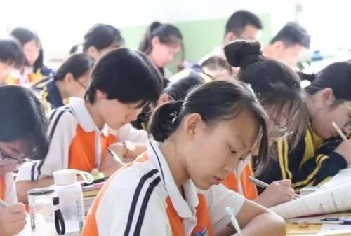 学霸睡前半小时拥有的3个好习惯，对成绩大有帮助，关键贵在坚持