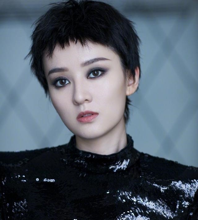 大波浪 直男最“反感”女生的这3种发型,女生自认为很美,直男却很嫌弃