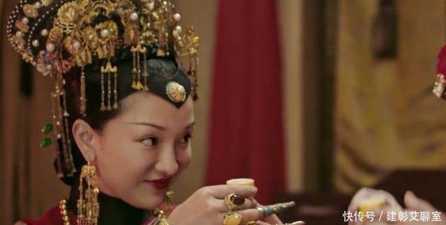 留一寸长的指甲有多难？清朝娘娘们保护的可不只是指甲，那是地位