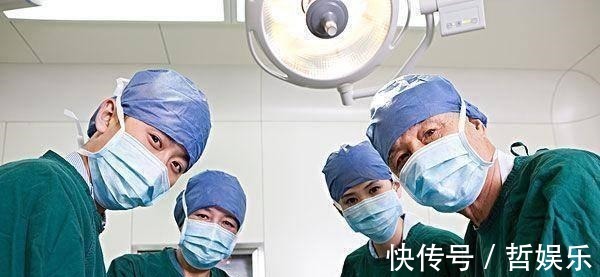 宝妈|孕妈在医院走廊突然生娃,急喊“快接住”,老公的表现让医生敬佩