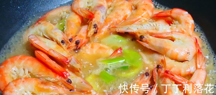 好吃|煮虾时，用清水煮是“外行”，加这3样煮，虾肉鲜嫩好吃，太香了！