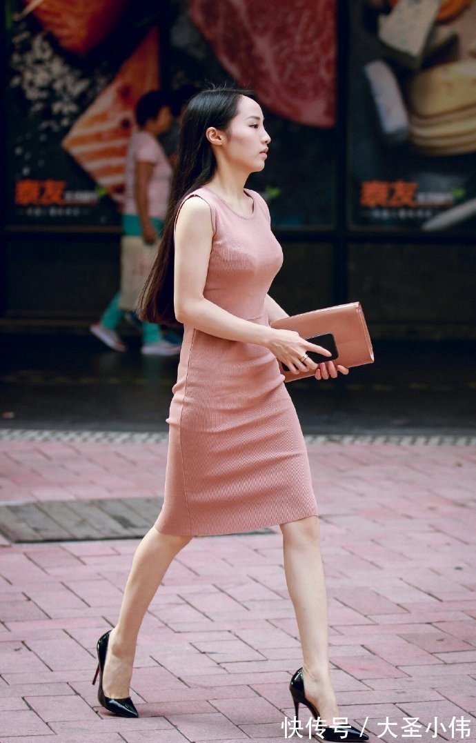 街拍|美女街拍:粉色,一种让人无法抗拒的美