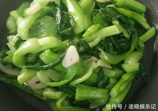 清脆|炒青菜时,直接下锅炒就错了,加上这一步,青菜才会清脆还入味