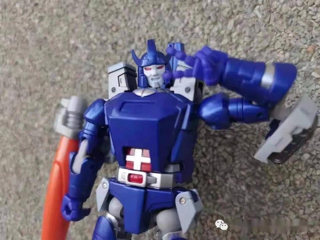 霸天虎|【评玩具】子小天:岑测评《NA惊破天 金属色涂装十分亮眼!》