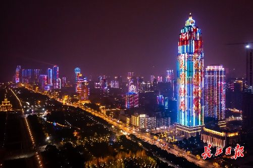 长江|元宵夜，“红灯笼”飞遍武汉两江四岸