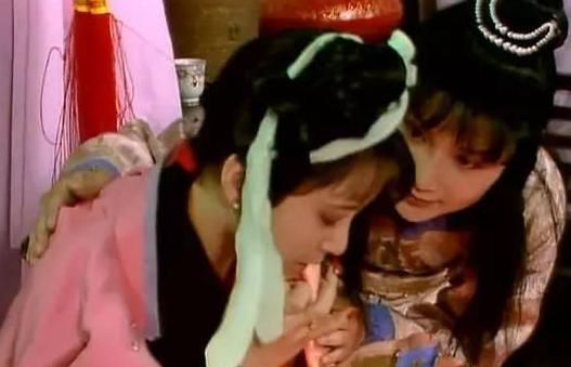 大夫@晴雯病得奄奄一息,贾宝玉为啥不替她请大夫?曹雪芹:真相很残忍