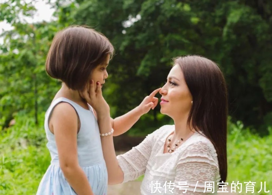 小便宜|两张普通的吃饭照引争议，人穷和心穷的妈妈，孩子差距很明显