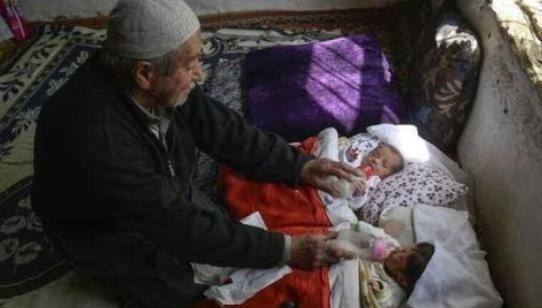 高龄|53岁妈妈执意拼二胎,产后向儿媳妇“借母乳”被拒,这像什么话