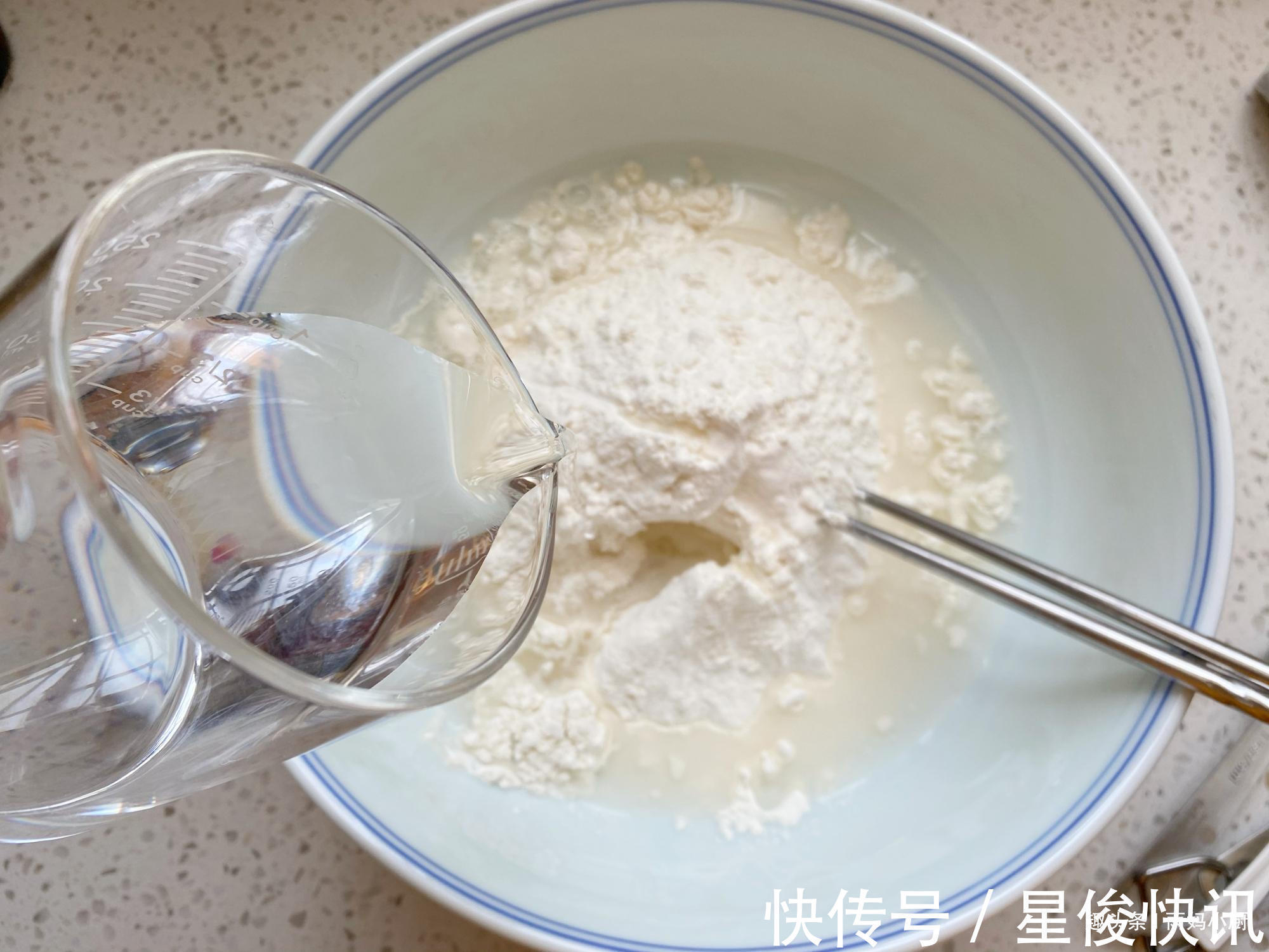 想吃酱香饼别再买了,一口锅在家自己做,外酥里嫩,酱香浓郁