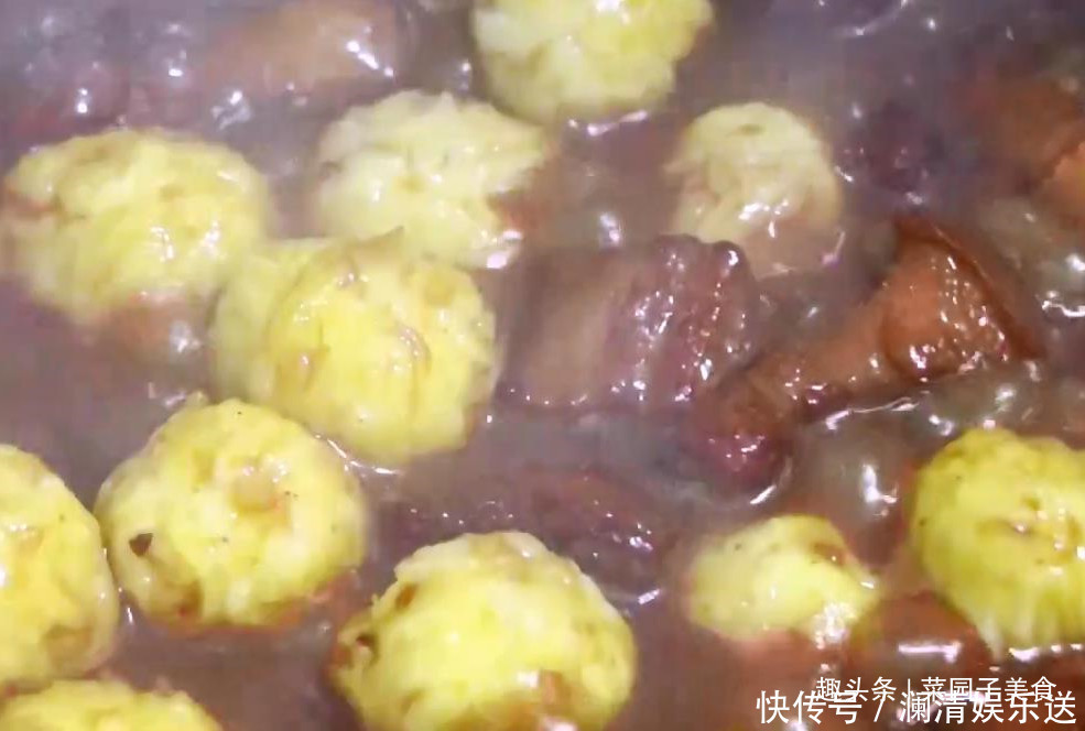 下饭|红烧肉烧土豆,土豆不要直接下锅,多一步,香软入味,好吃下饭