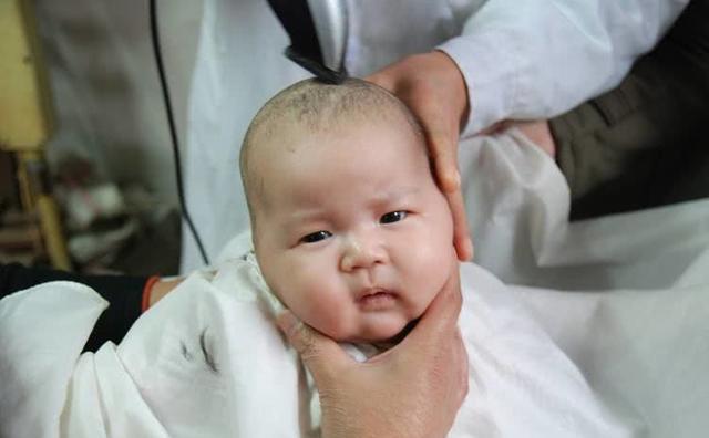 满月|给宝宝剃胎发的最佳时间,不是满月,很多家长都搞错了