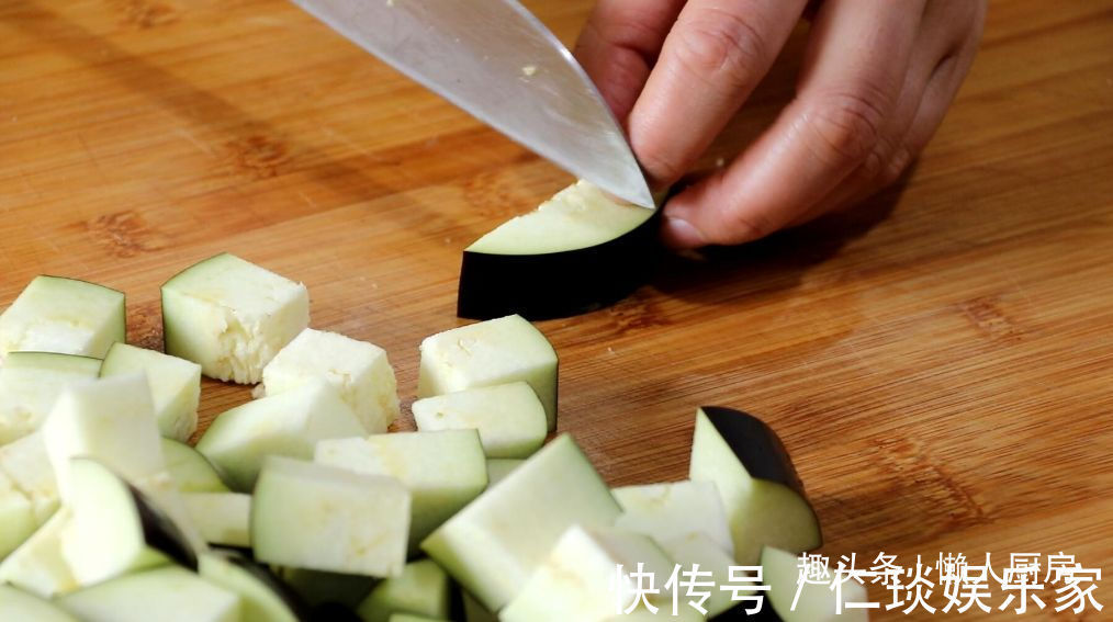 下饭|先蒸后炒,做出来的茄子不吸油,配上牛肉末一起炒,下饭好吃