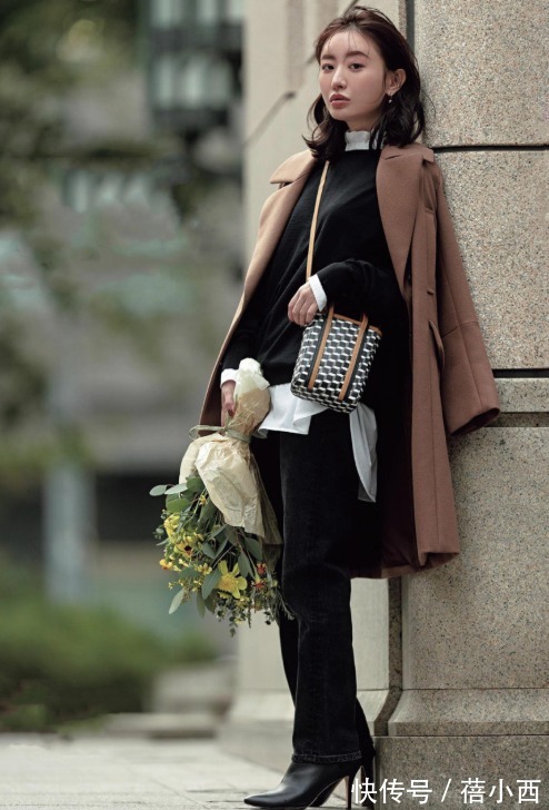 宽松|被日杂博主圈粉,今年冬天裤子流行“穿宽不穿紧”,腿粗的有救了