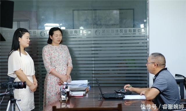 抖音|公司老板带员工跨界玩抖音,大笑称达到了人生的巅峰