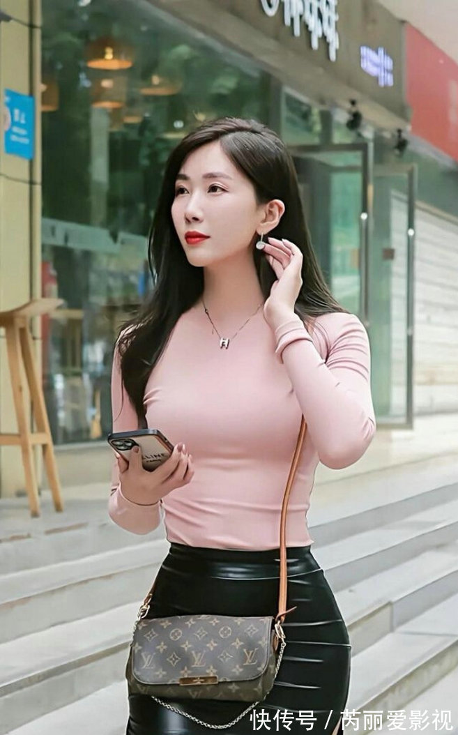 短袖 夏日裙装穿搭,自然少不了短袖连衣裙,简约时尚又显气质