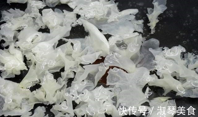 黏稠|煮银耳汤,泡发后直接煮是错的,学会2个小技巧,出胶又多又快速