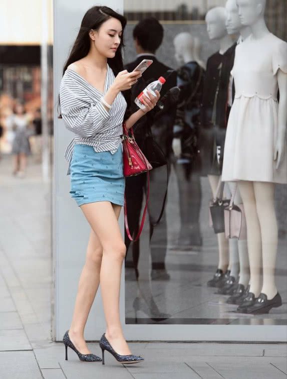  小姐姐|街拍：街头高颜值美女，浑身透露着时尚气息，每一个都很美