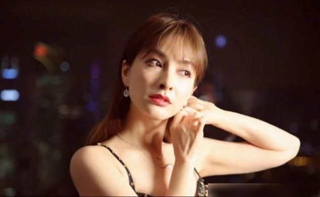 校园风|吴昕曝出“校园风”写真,甜美可爱宛如少女,完全不像30岁姐姐