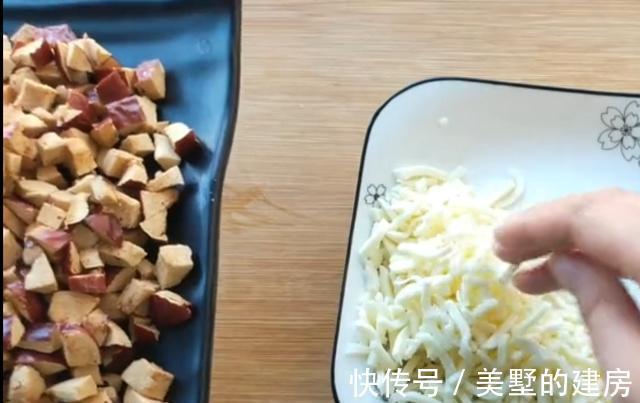 保鲜膜|面包这样做,口感细腻,气孔均匀,入口绵软香甜,真的是非常好吃