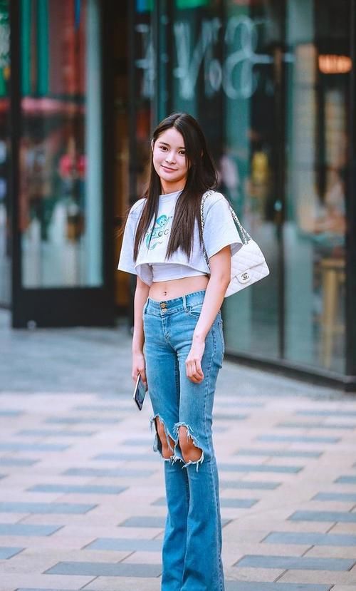 街拍：学习穿搭的意义，时尚不在于你要拥有多么多的衣服