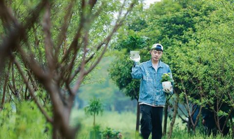 节目组|《向往5》导演担心请不到的嘉宾，却被张艺兴几句微信给轻松搞定