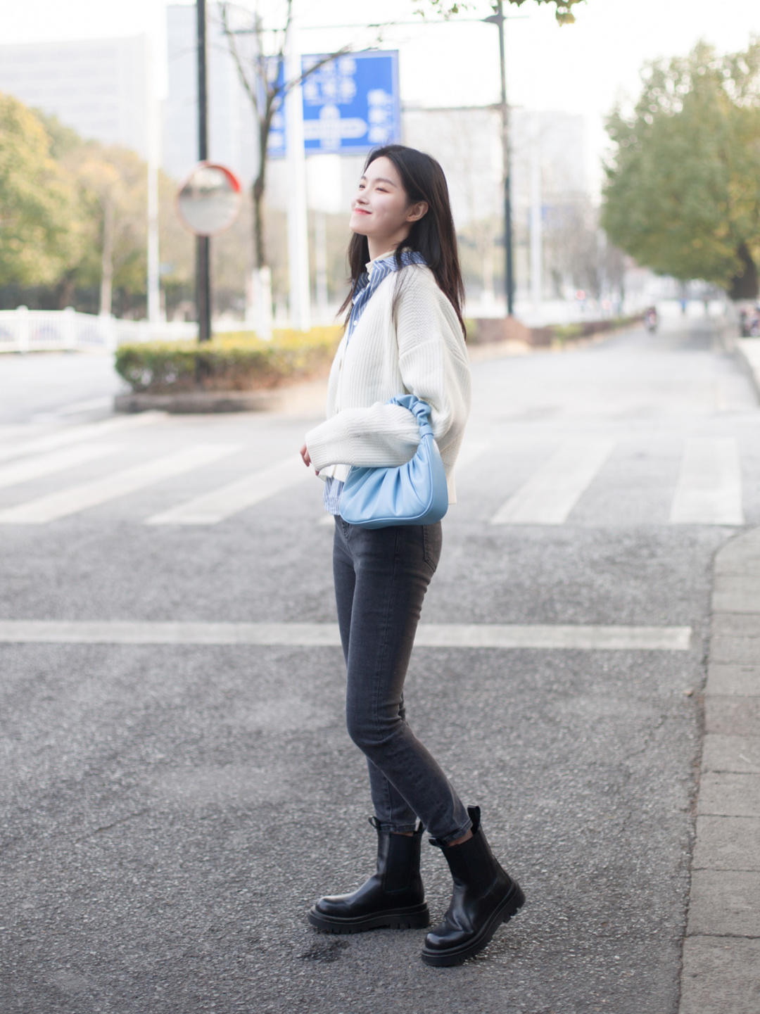 气质|女人少穿“大妈裤”,来看看4个实用九分裤搭配,演绎气质美